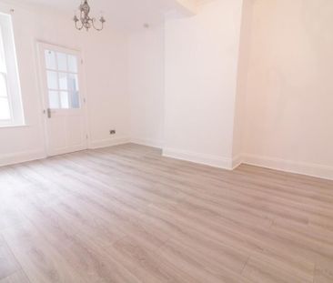 2 bedroom maisonette to rent - Photo 1