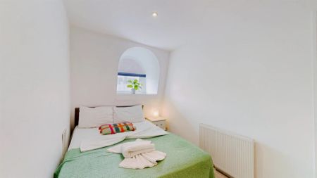 1 Bed 1 Bath, 6a, 40 - Photo 3