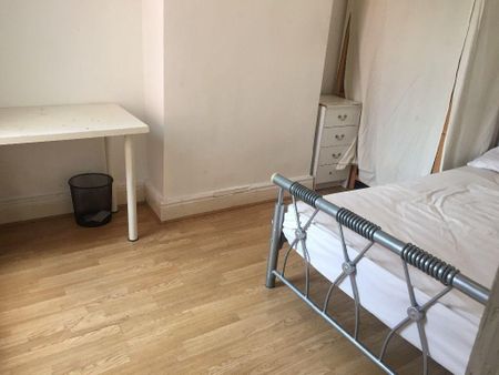 3 bedroom terraced house to rent - Photo 3