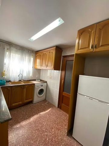 Calle de la Democracia, Valencia, Valencian Community 46014 - Photo 2