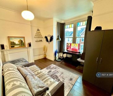 1 bedroom in a flat share to rent - Photo 4