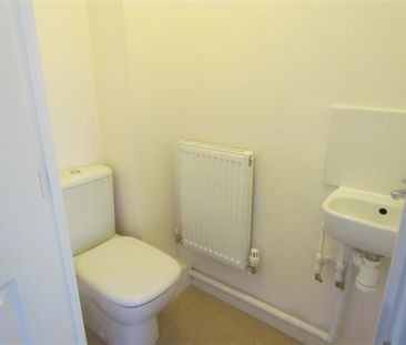 St James Close, CHATTERIS - Photo 5