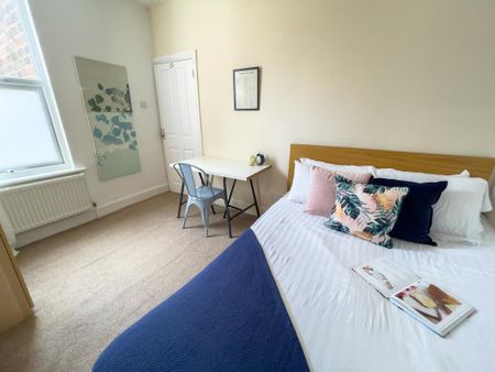 4 bedroom terraced house to rent - Photo 3