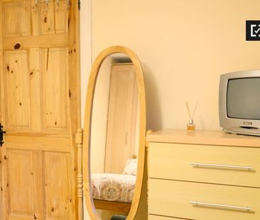 Cozy room in 2-bedroom houseshare in Crumlin, Dublin - Photo 5