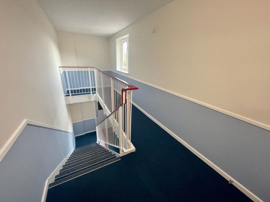 Studio Flat, Telegraph Place, E14 - Photo 1