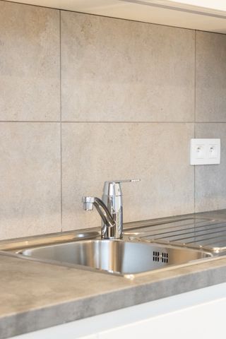 Volledig gerenoveerd appartement met autostaanplaats! - Photo 3