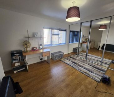 Broom Hall Crescent, Birmingham, B27 7JR - Photo 6