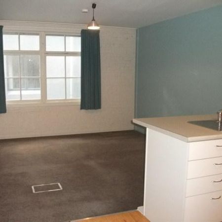 City Centre Studio Apartment - Secure and Great Location - Photo 4