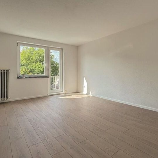 Citynah Wohnen: frisch renovierte 3-Zimmer-Wohnung mit Balkon und neuer Einbauküche - Foto 1