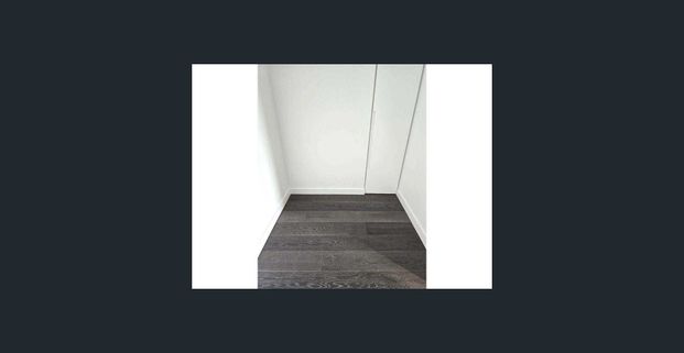 Luxury 1 Bedroom Apartment with Study and Iconic Harbor and Park View - Photo 1