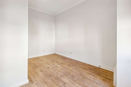 A charming two bedroom flat located on Tooting Bec Road. - Photo 5