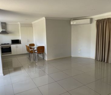 Air-conditioned studio apartment in great location - Photo 2