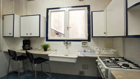 Room in a shared 12-bedroom apartment for rent in el Putget i Farró with all bills included, ideal for professionals or students. - Foto 3