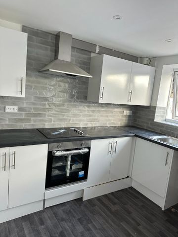 5 bedroom semi-detached house to rent - Photo 3