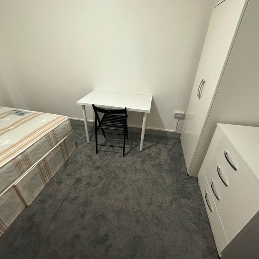 Room in a Shared House, Abercrombie House, W12 - Photo 1