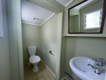 Modernised three bedroom home - Close to CBD and transport - Photo 3