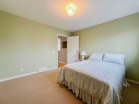 Spacious Family Home With Hot Tub And Fire Pit In St. Andrews Heights! - Photo 4