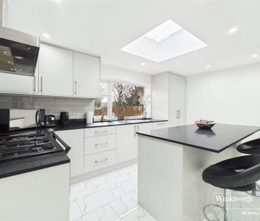 4 bedroom detached house to rent - Photo 3