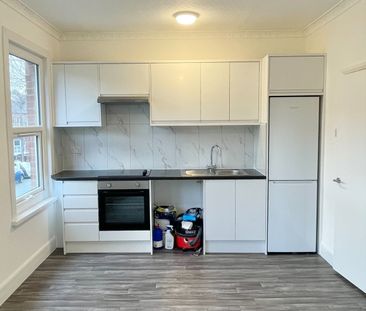 2 Bed Flat, Morieux Road, E10 - Photo 2