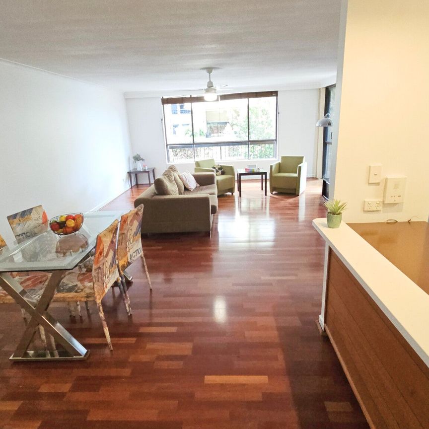 East Brisbane - Photo 1