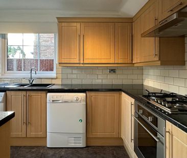 3 bedroom semi-detached house to rent - Photo 6