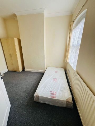 Room in a Shared House, Preston Road, B26 - Photo 2