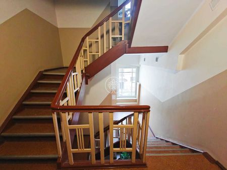 Kawalerka blisko centrum w władnej kamienicy - Photo 3