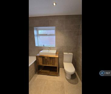 3 bedroom semi-detached house to rent - Photo 6