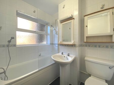 Price £1,550 pcm - Available 16/12/2025 - Unfurnished - Photo 3