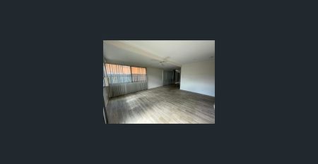 STRATHPINE CENTRAL!!! - Photo 2