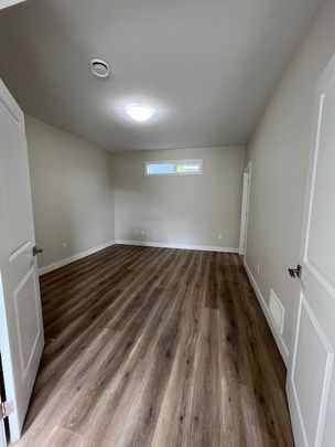 $3,650 Modern Family Home Ladysmith 3 bedroom plus den - Photo 1