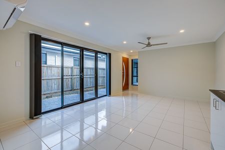 2/13 Seaford Street, Pimpama QLD 4209 - House For Rent | Domain - Photo 2