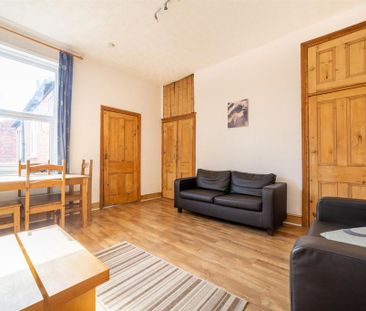 3 bedroom flat to rent - Photo 2