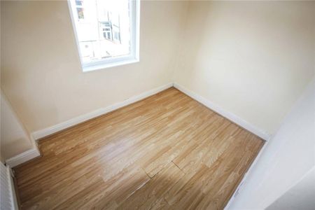 3 bedroom end of terrace house to rent - Photo 4