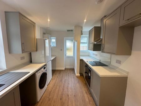 1 bedroom in a house share to rent - Photo 3