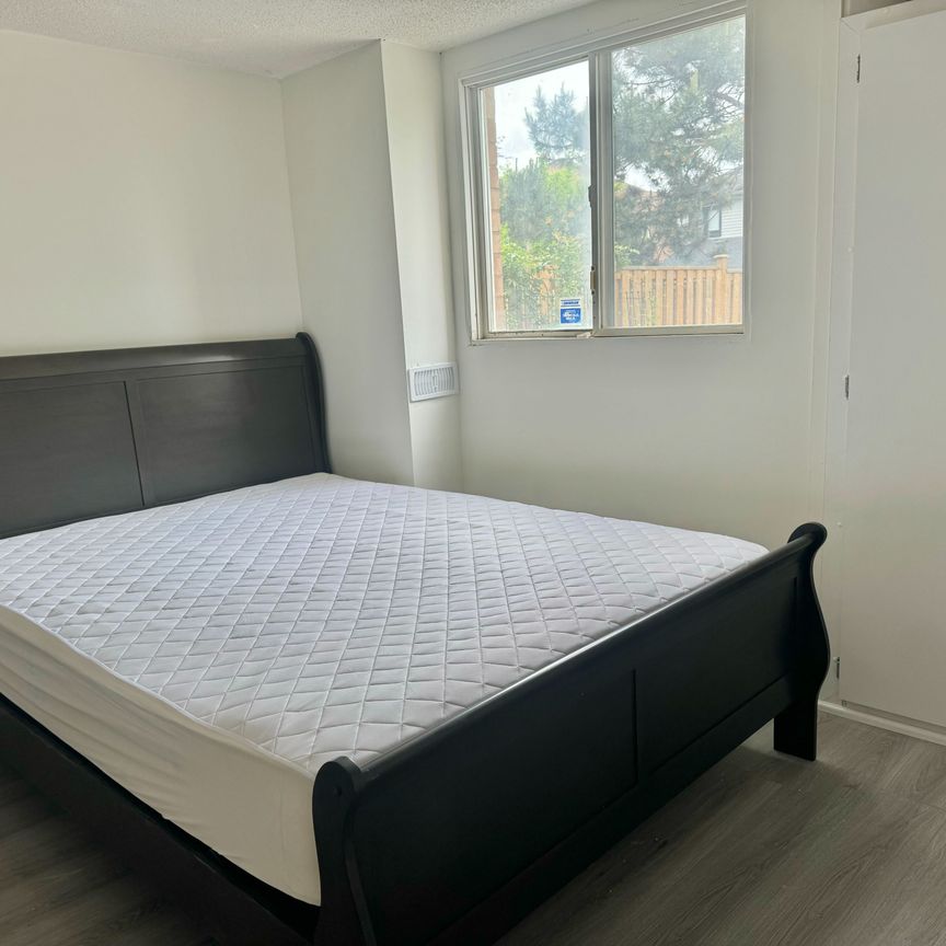 For Lease - 8 Queensgate Court Unit# One Bedroom In Basement, Markham, Ontario - Photo 1