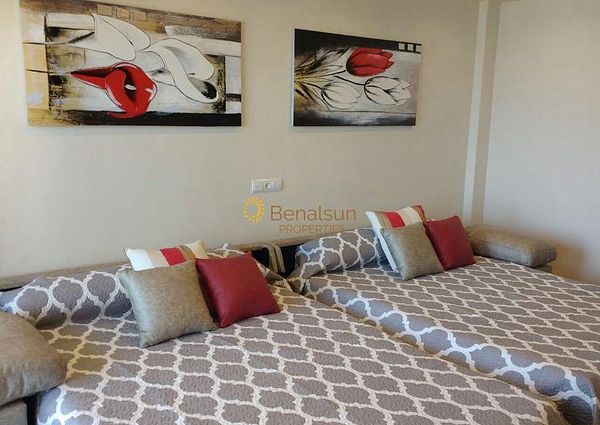 MID-SEASON. FOR RENT FROM 1.10.2024-31.5.2025 BEAUTIFUL STUDIO APARTMENT WITH HARBOUR AND SEA VIEWS IN TORREMOLINOS