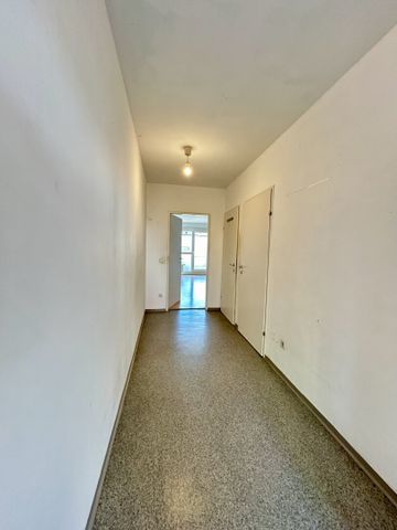 Charmante 3-Zimmer-Wohnung mit Balkon in zentraler Lage – 94.71m² Wohnfläche - Photo 2