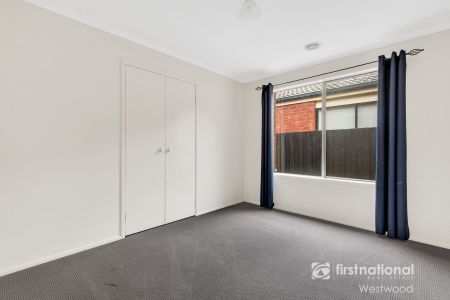 Live happily ever after on Fiona Court - Photo 5