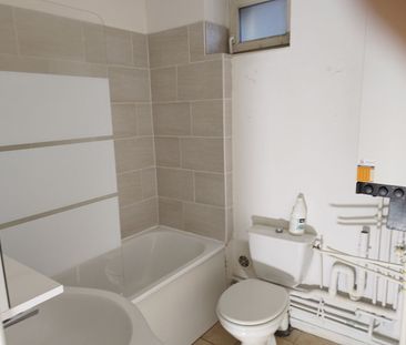 Location Appartement 2 pièces 73m² ELBEUF 76500 - Photo 4