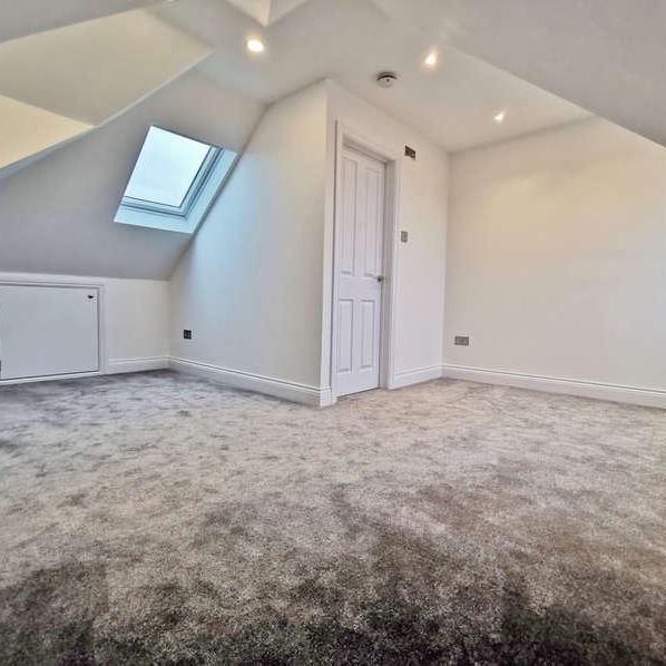 Sefton Avenue, Mill Hill, NW7 - Photo 1