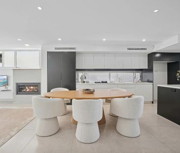 Luxurious Four-Level Coastal Retreat Opposite Diamond Bay Reserve - Photo 4