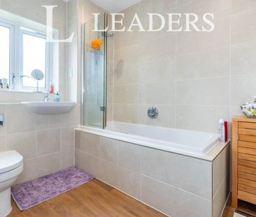 4 bedroom house to rent Richmond Crescent, KT19 - Photo 1