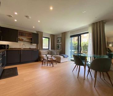 Leacroft, Staines-upon-thames, Surrey, TW18 - Photo 4