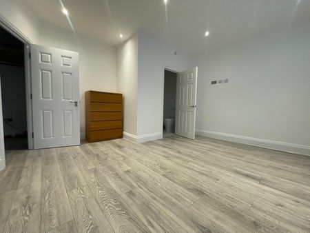 7 Bed End Terrace, Coniston Road, BR1 - Photo 3