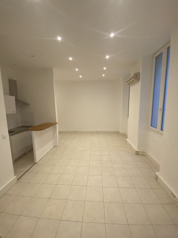 Appartement 1 pièces 27m2 MARSEILLE 1ER 565 euros - Photo 4