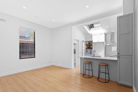 Renovated 3-Bedroom Home in Botany – Ideal for Families or Professionals - Photo 4