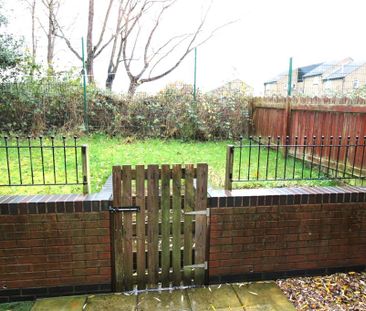 3 bedroom end of terrace house to rent - Photo 1