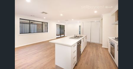 STYLISH CENTRAL TOWNHOUSE - Photo 2