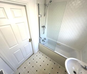 2 bedroom end of terrace house to rent - Photo 5